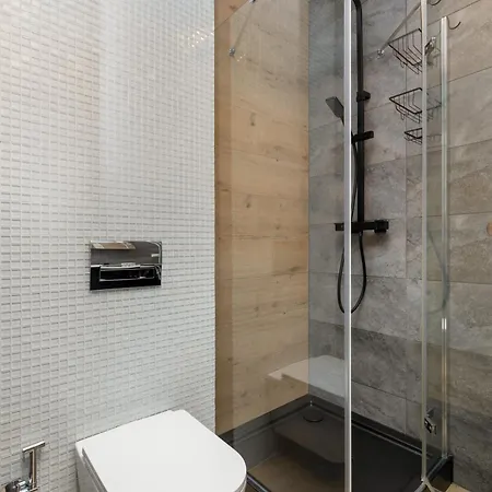 Modern Close To The Center And The In By Renters 아파트