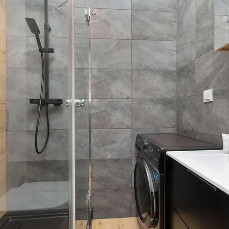 Modern Close To The Center And The In By Renters 그디니아