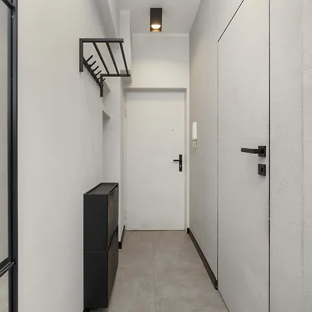 Modern Close To The Center And The In By Renters * 그디니아